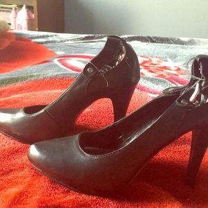 Nine West black heels with strap